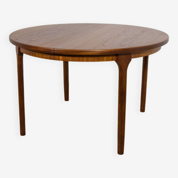Mid-century round extendable dining table from mcintosh, 1960s