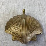 Brass scallop shell emptier