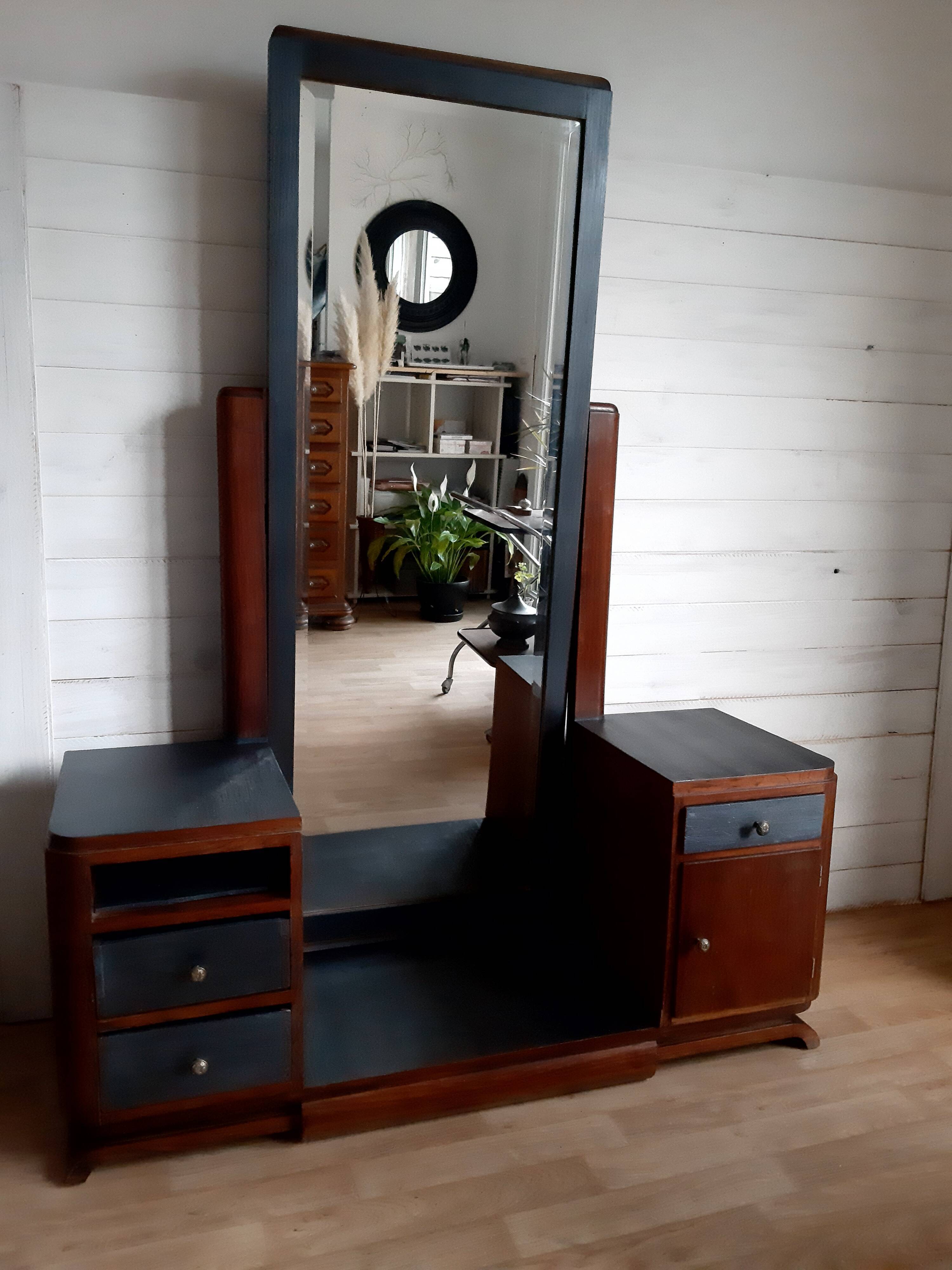 Art Deco hairdresser