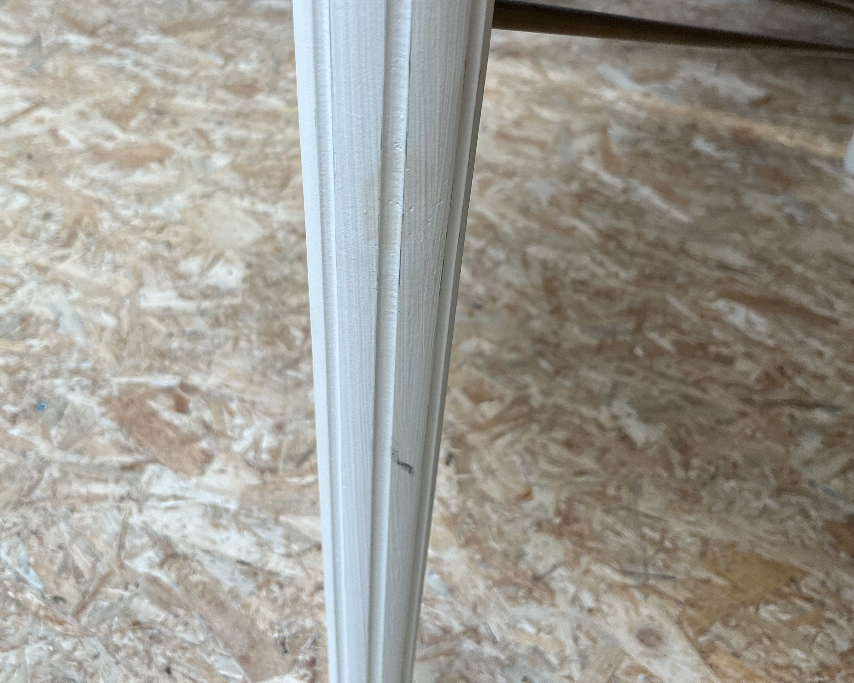 Extendable wooden dining table, white legs, 16/18 covers