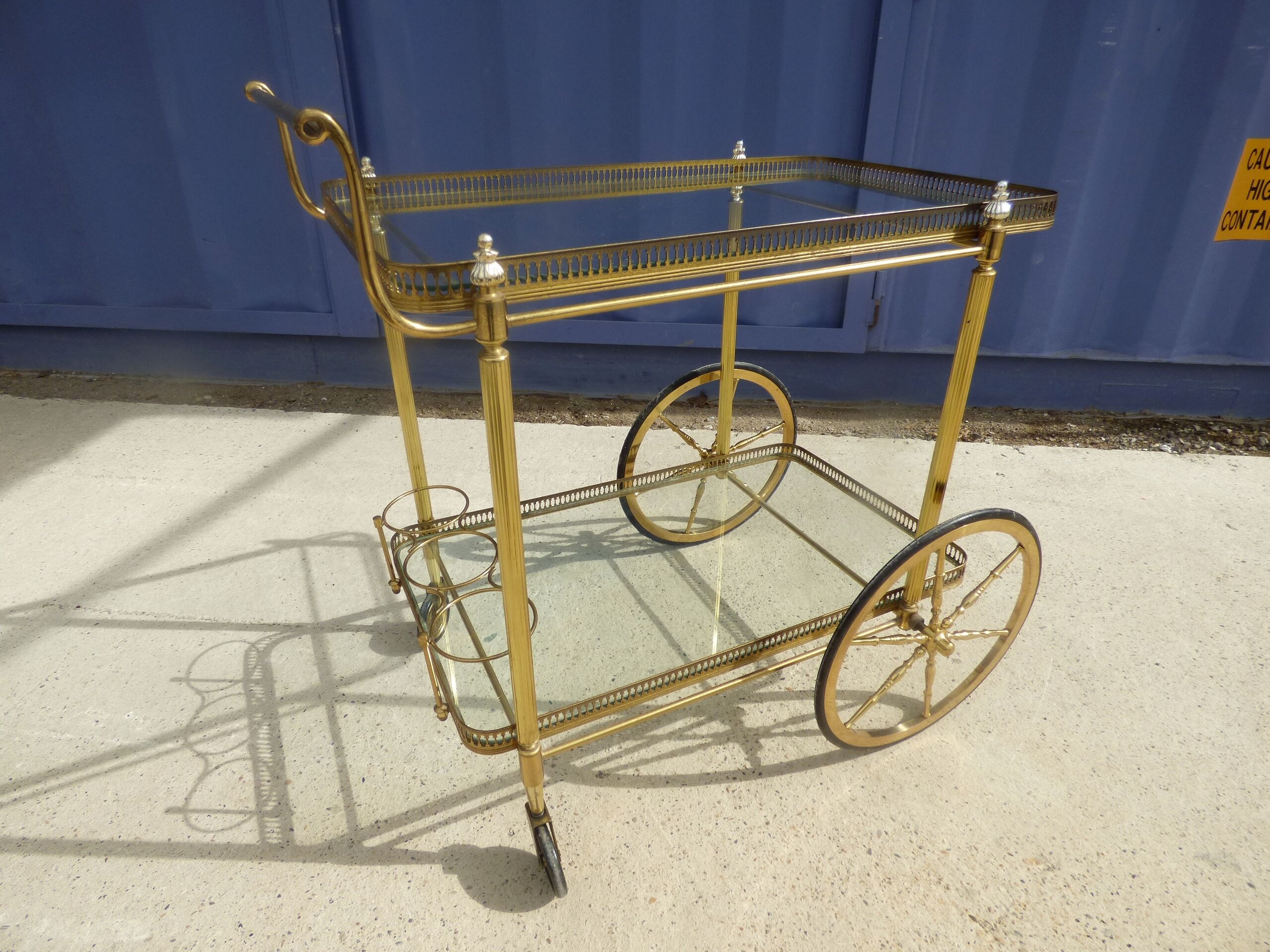 Golden wheels serving table