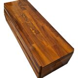 Low enfilade inspired by Jorge Zalszupin.