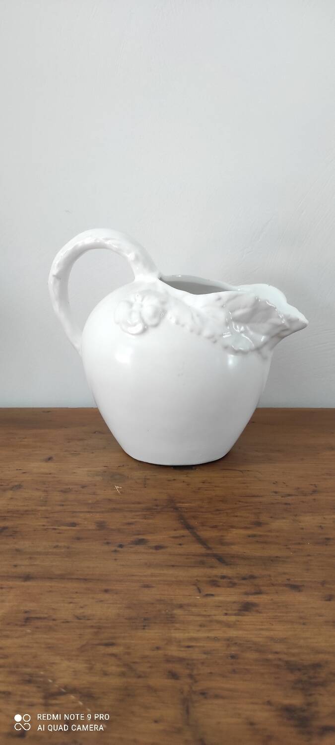 Barbotine-style Apple Carafe