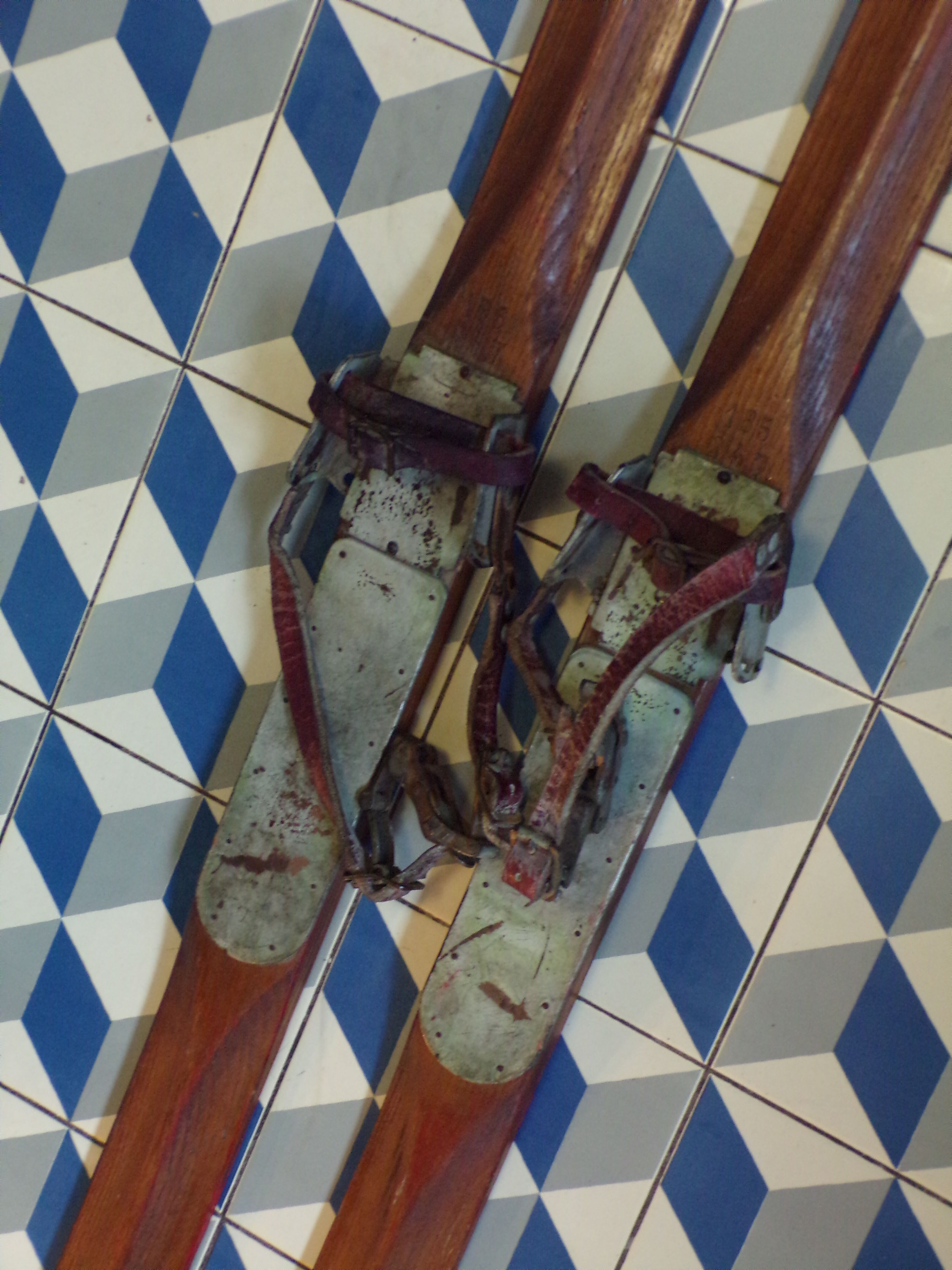 Vintage wooden skis 185 cm