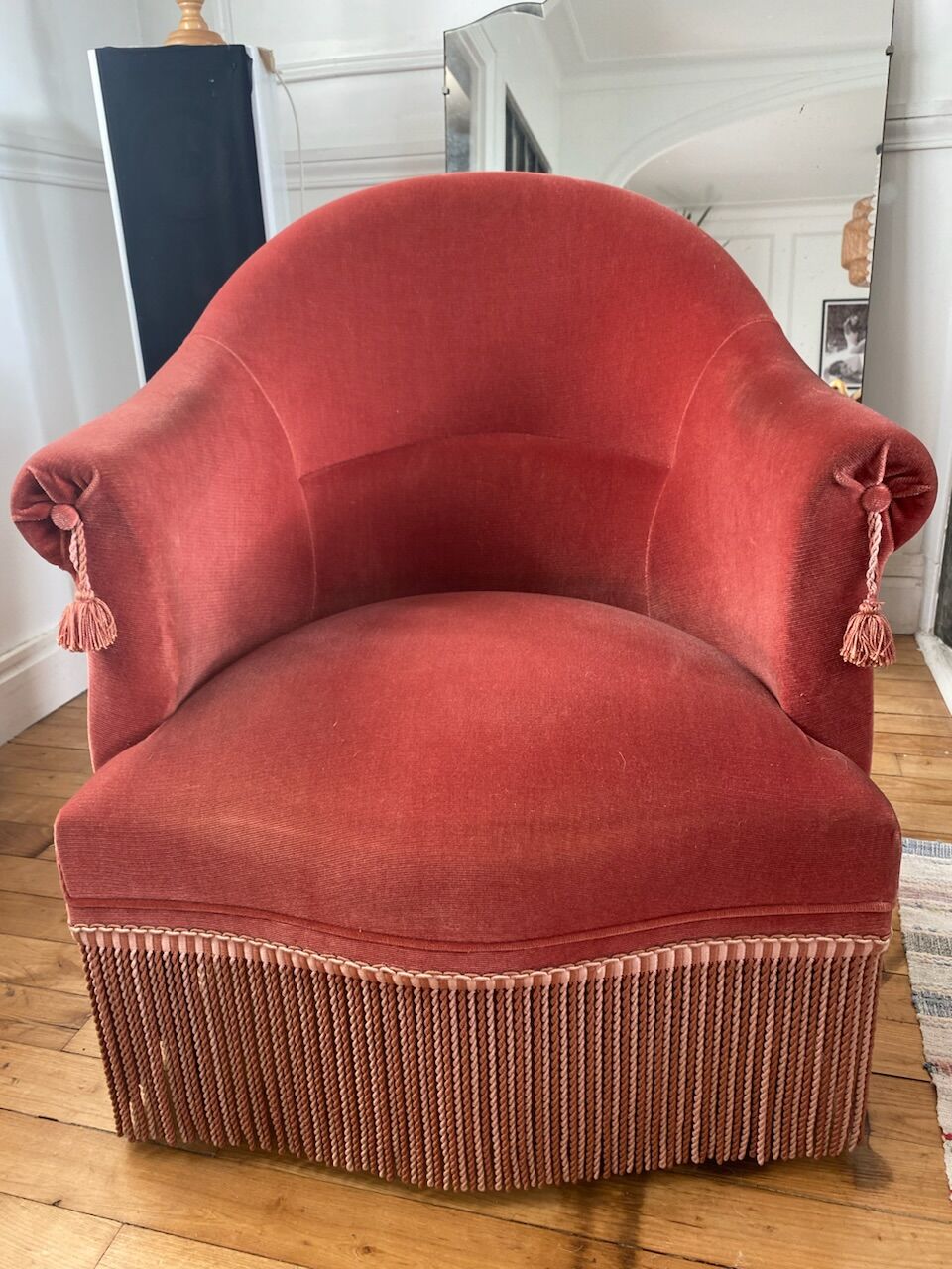 Antique pink toad armchair