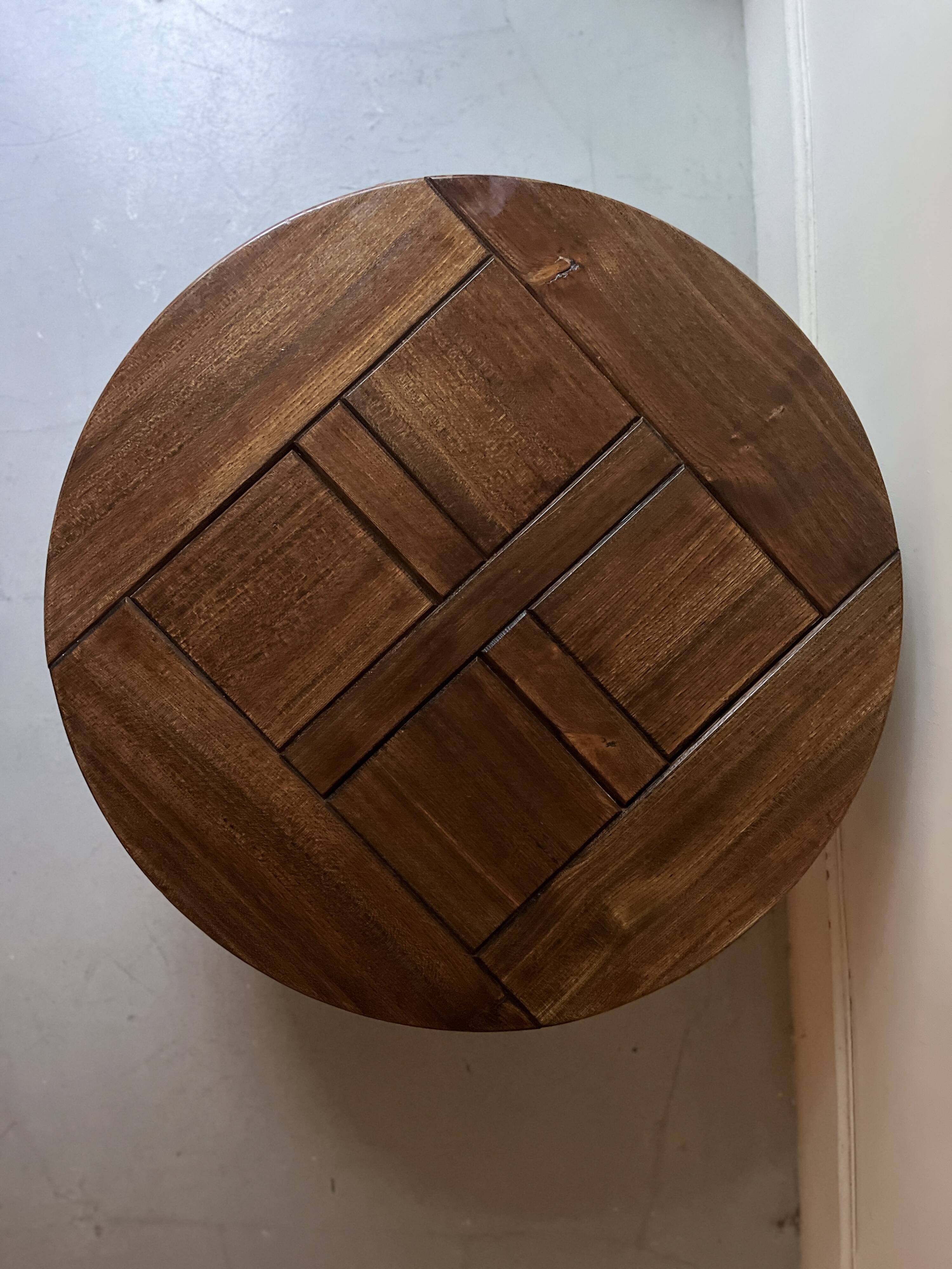 round coffee table in solid elm wood, Maison Regain 1980