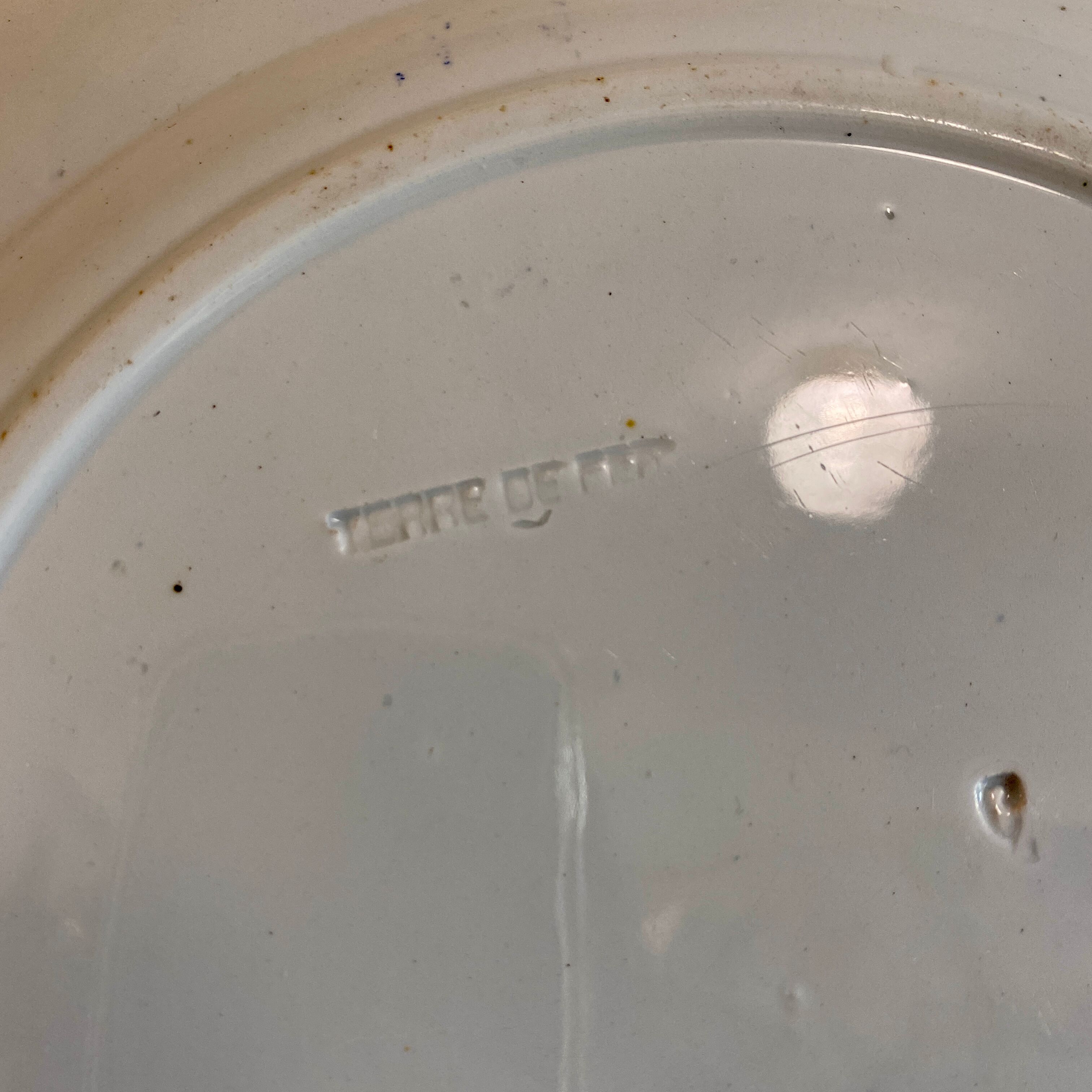 Vintage round dish in iron earth