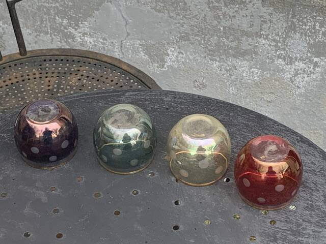 Liqueur carafe, or aperitif, carved with floral decoration in transparent glass and 4 polka dot glasses