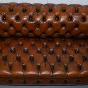 Victorian Chesterfield canapé from 1890 in restored leather, stamped Cornelius V. Smith.