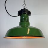 Lampe à suspension industrielle en émail vert, années 1960