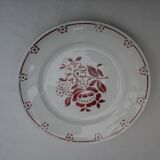 Assortment of 8 red dinner plates