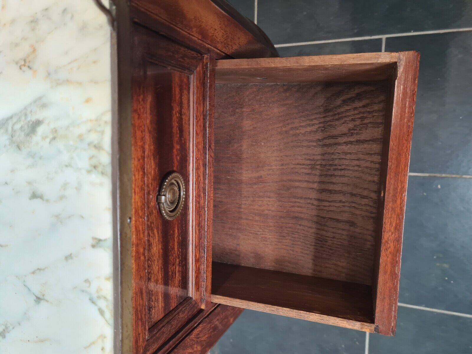 commode galbée en acajou avec dessus marbre