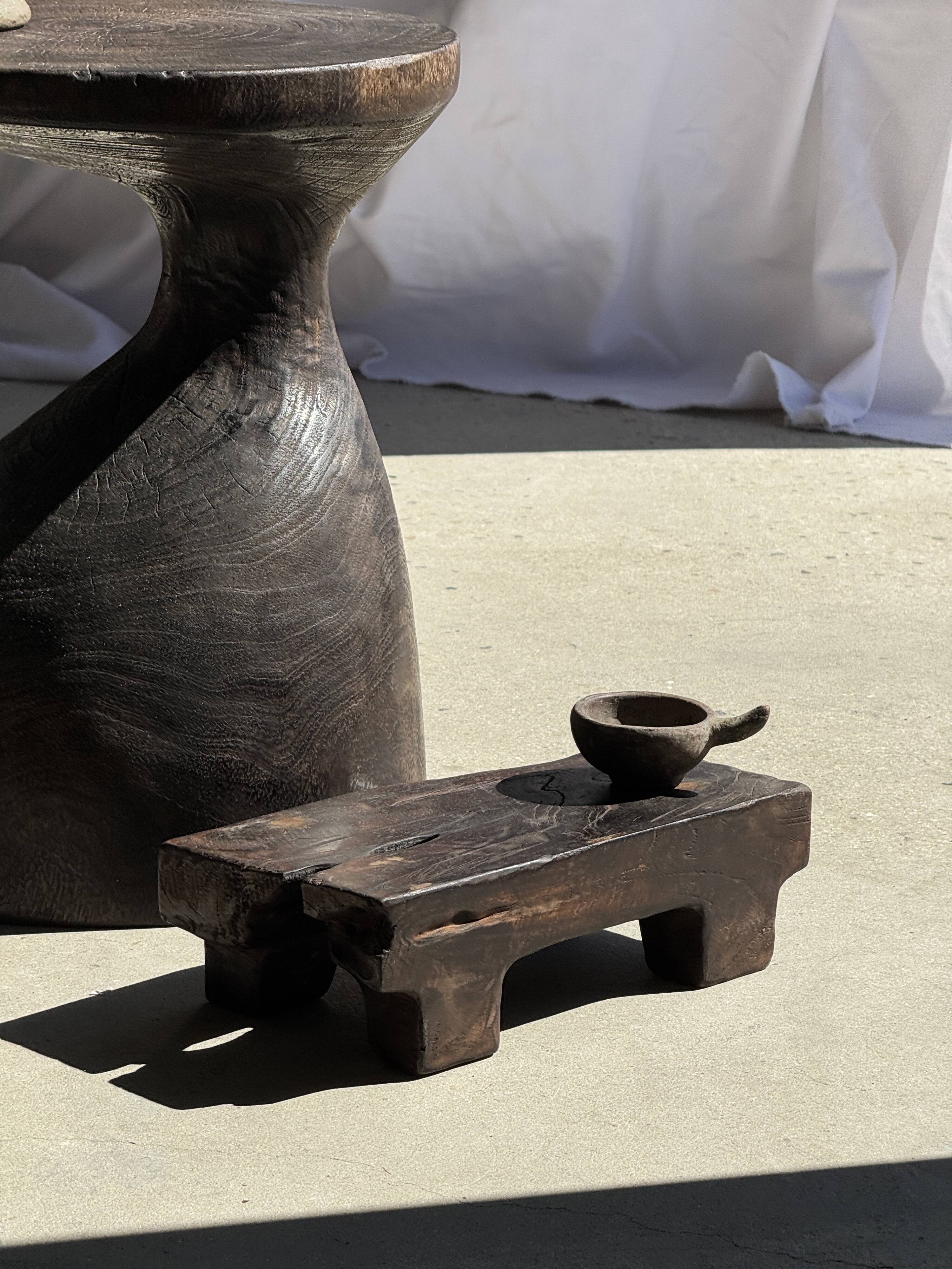 Sexy Neck - Solid wood (monoxyle) brown side table