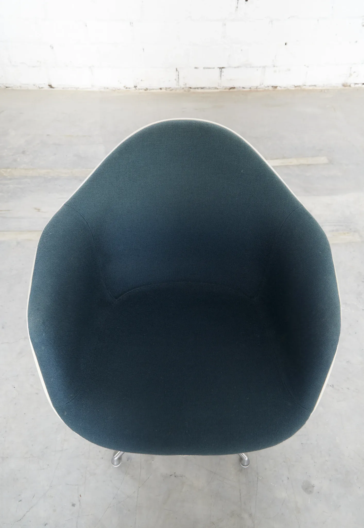 Pair dal la fonda fiberglas chair by charles & ray eames for vitra