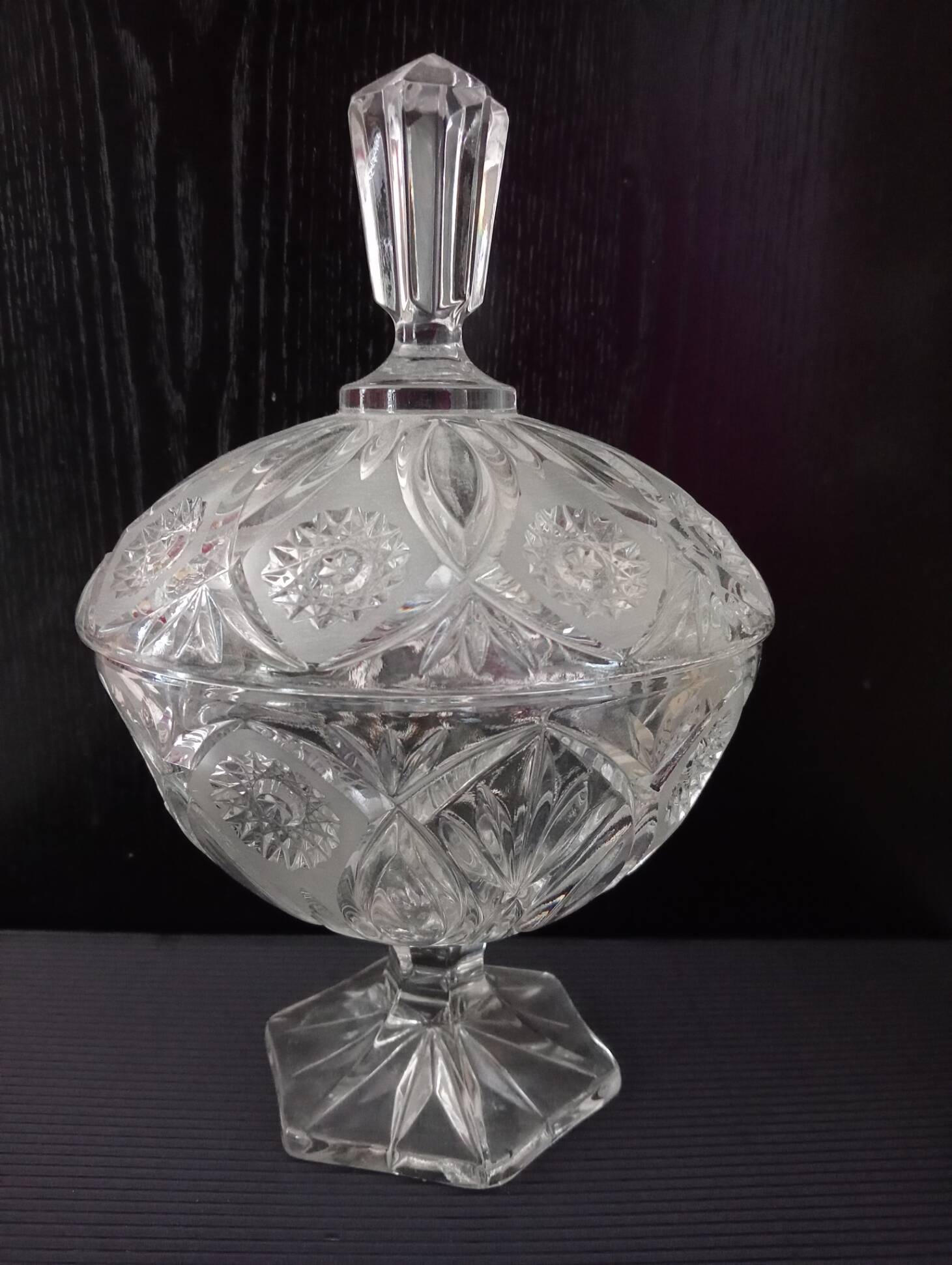 Cut crystal bonbonnière
