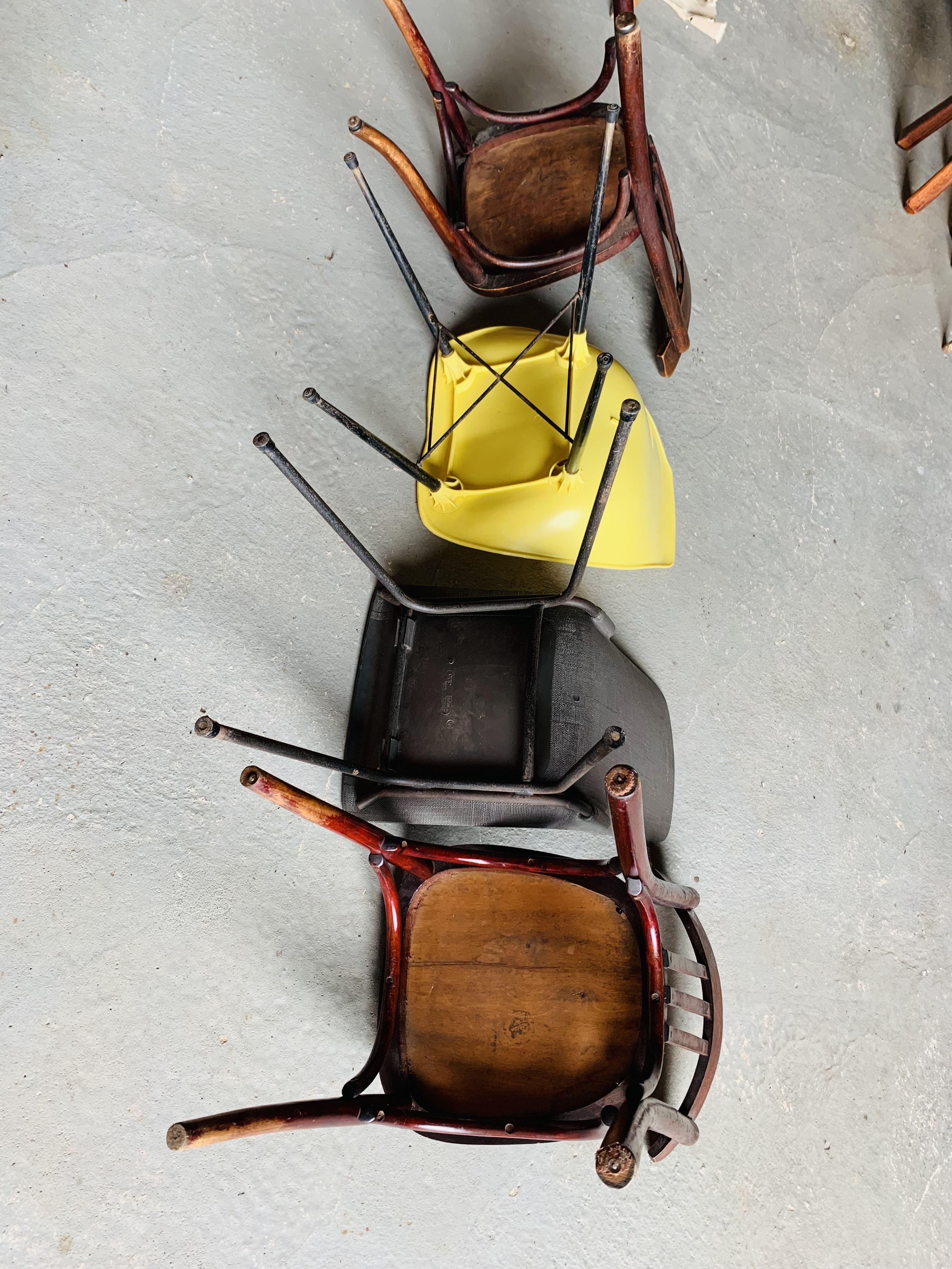 4 chaises dépareillées