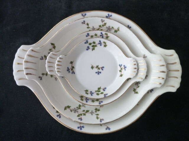 Set of 4 porcelain dishes with fire L. Lourioux de Foecy