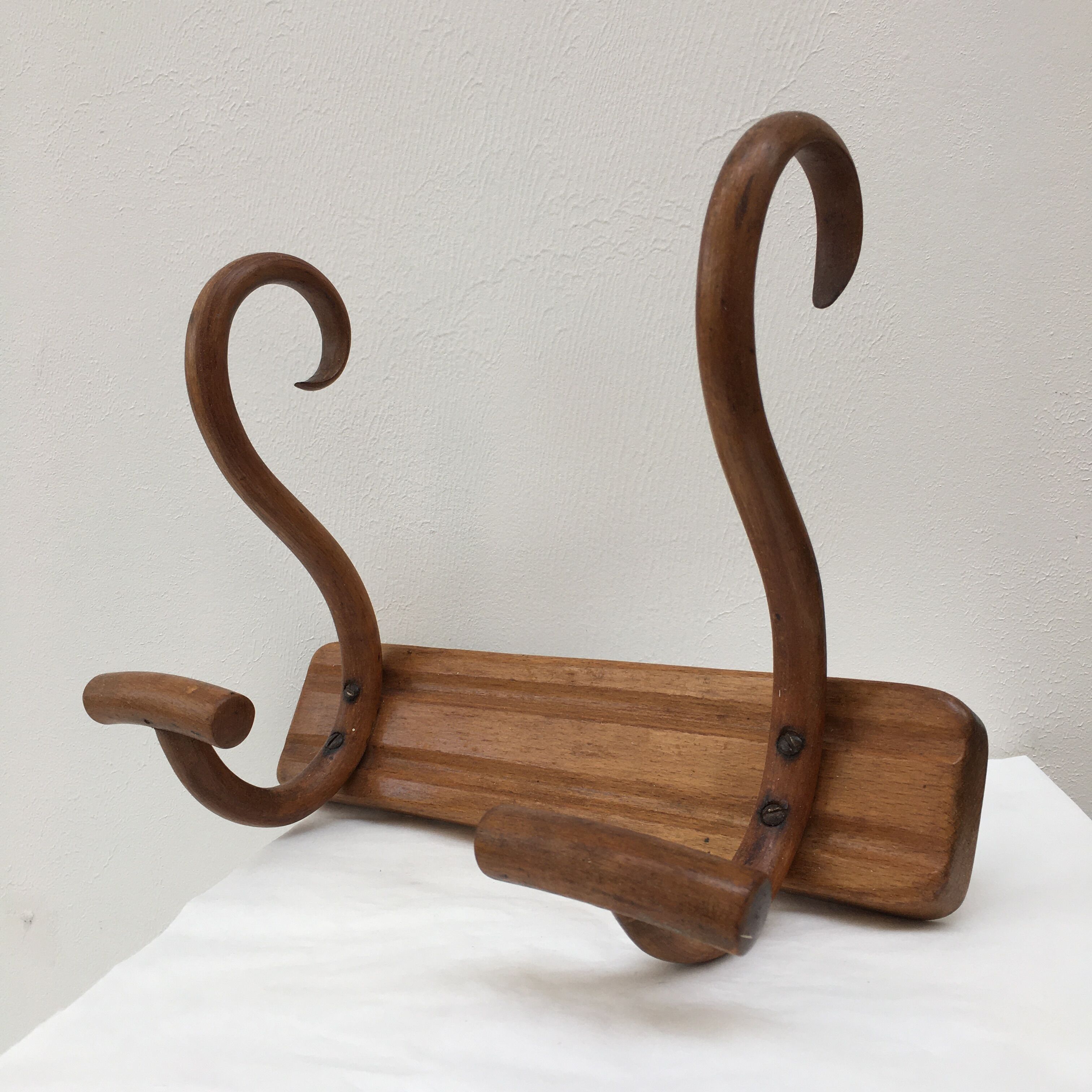 Wall door in curved wood Thonet