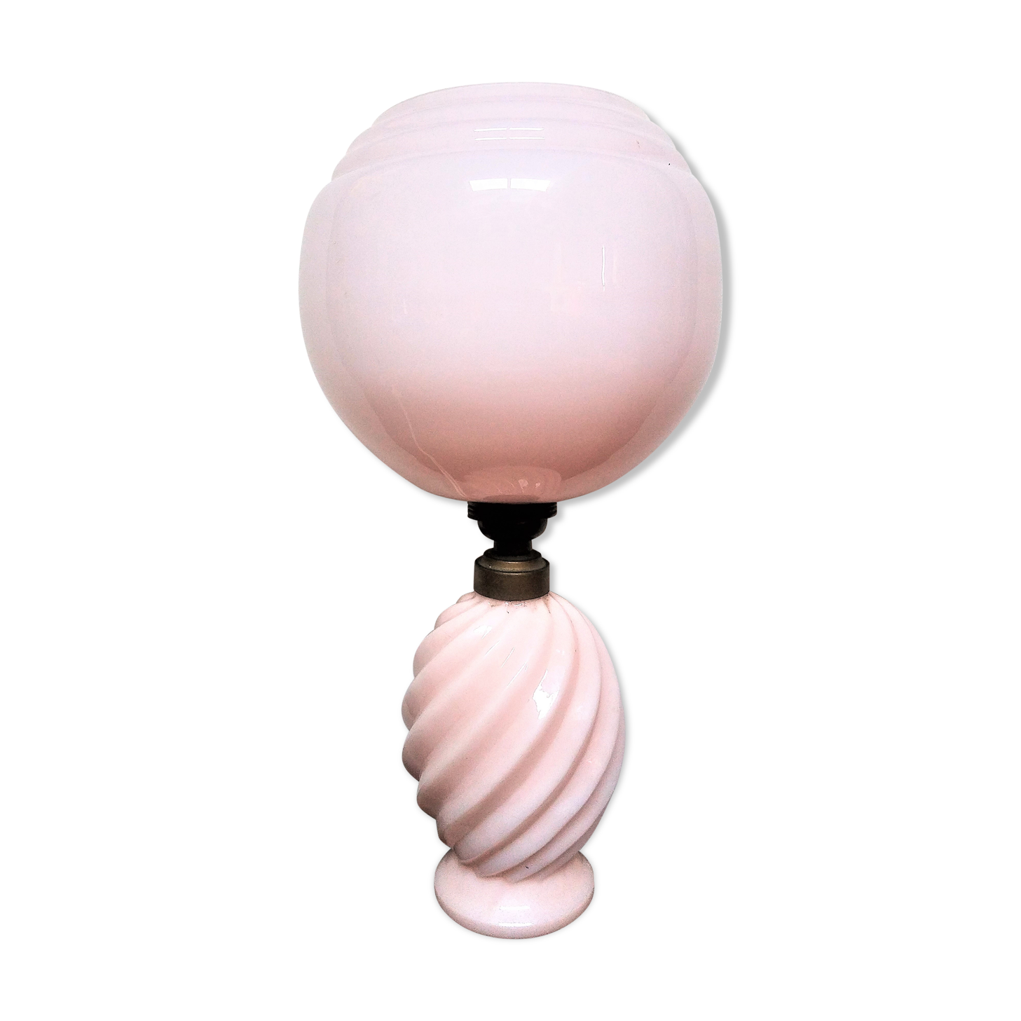 Chatard pink opaline bedside lamp
