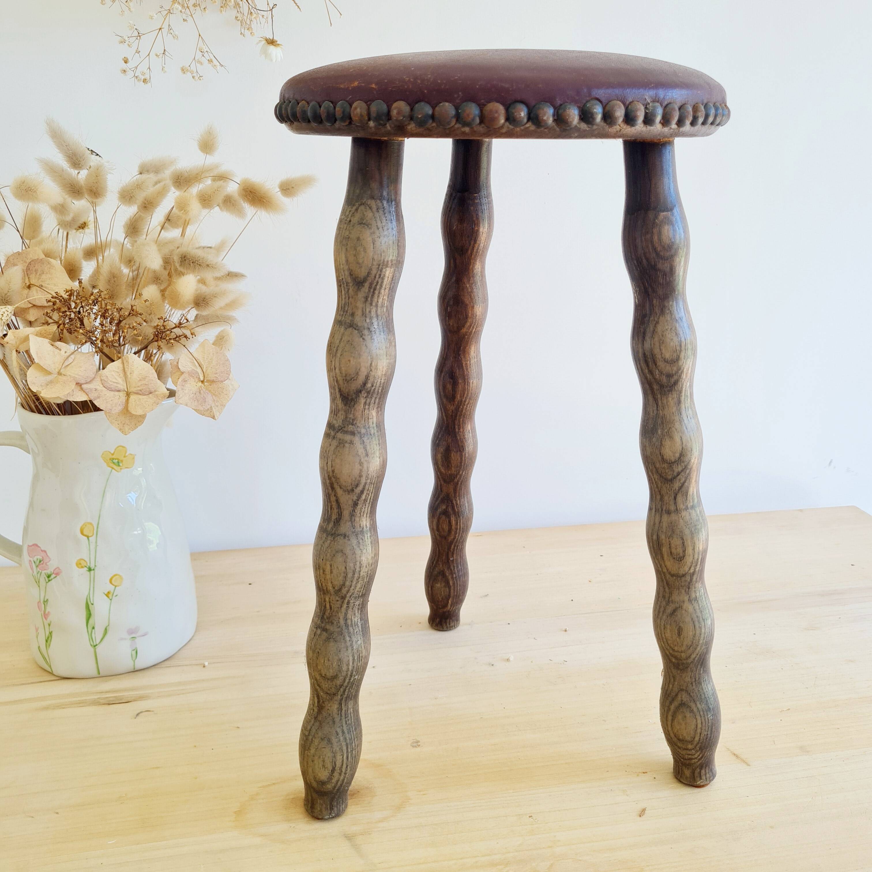 Tabouret bois pieds tournés assise cuir