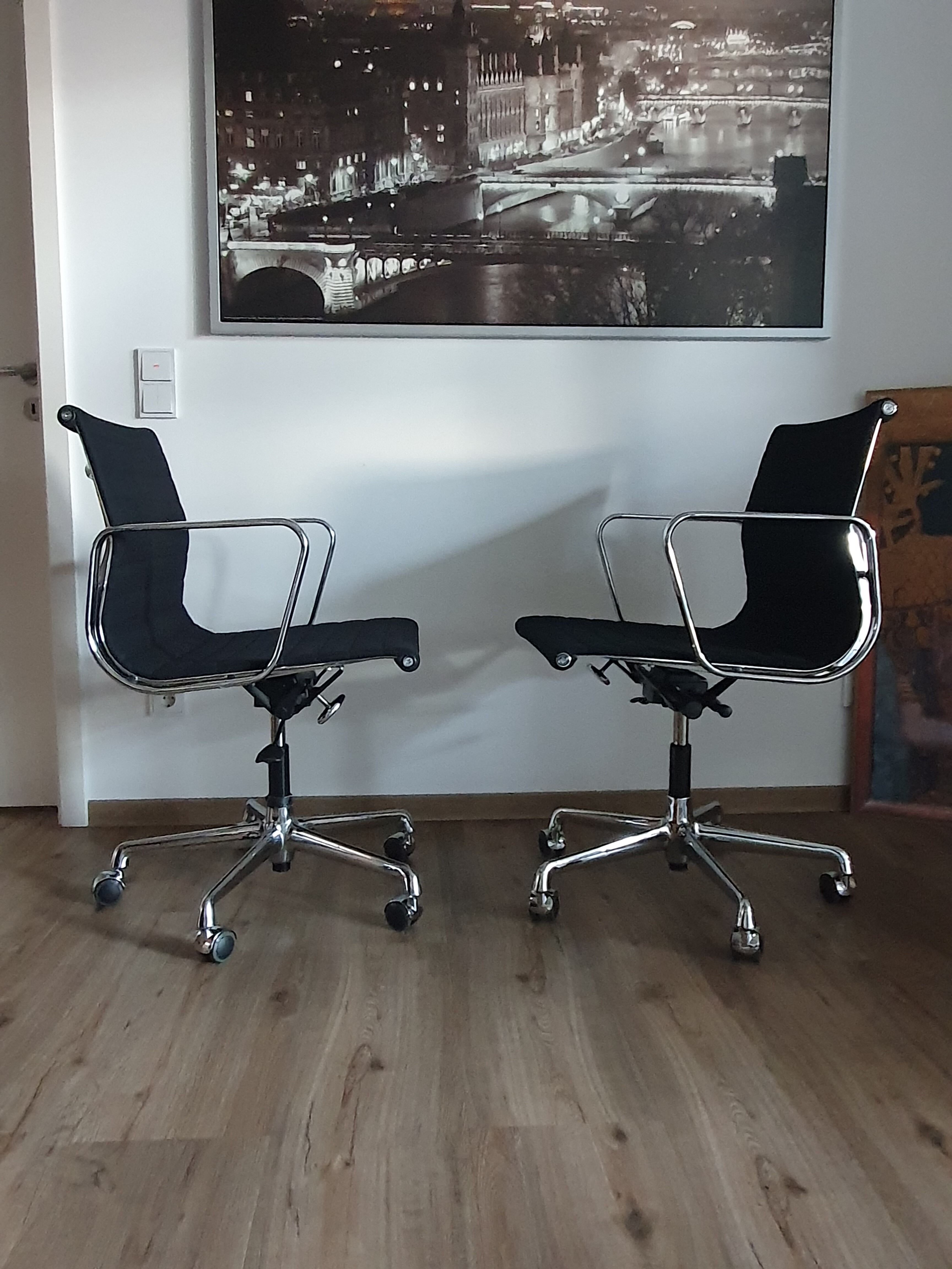 EA 117 Office chairs by Charles & Ray Eames for Vitra