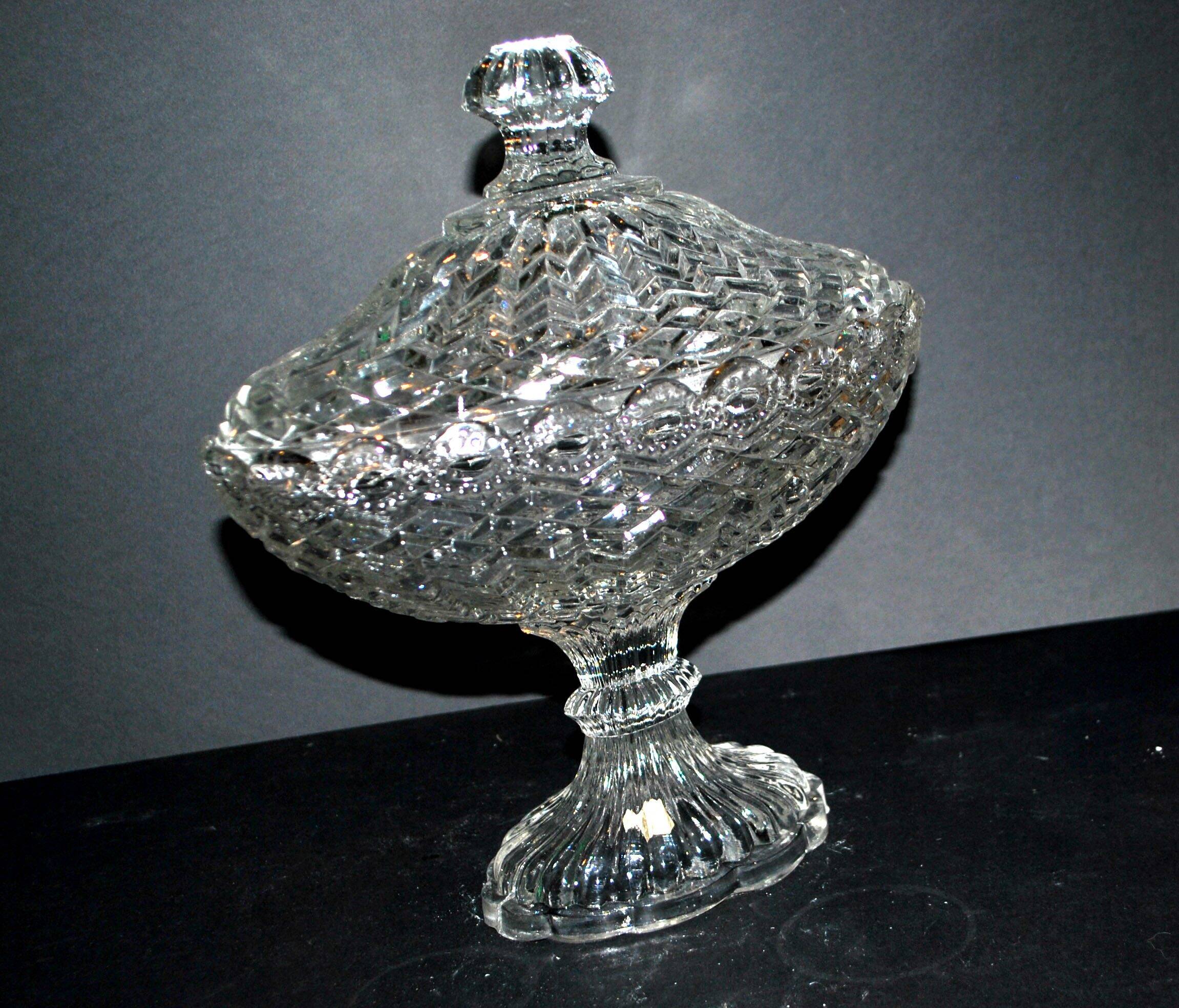 Baccarat oval crystal compote dish with diamonds and pearls, 1850