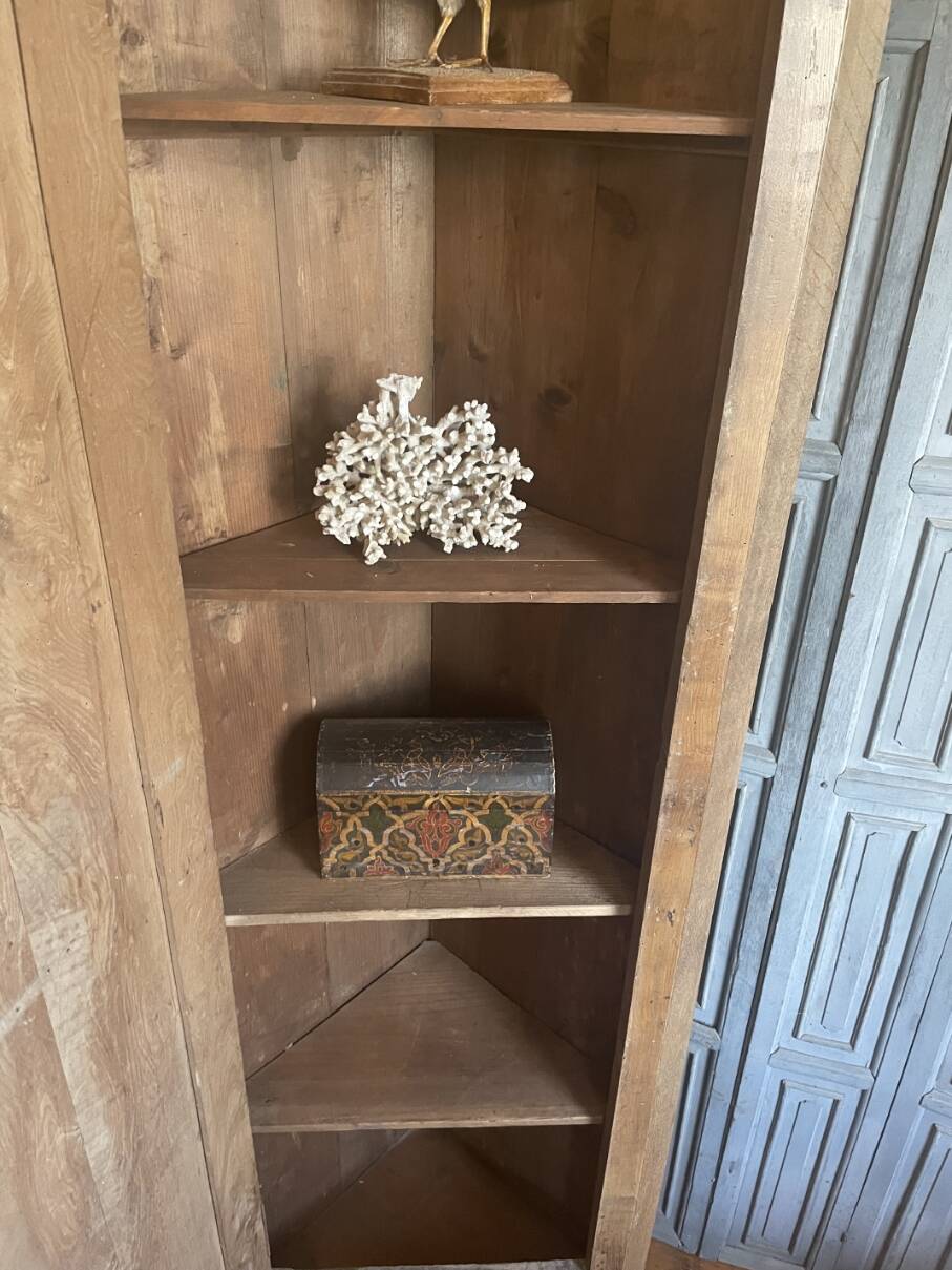 Armoire d'angle provinciale XIXe siècle noyer/chêne
