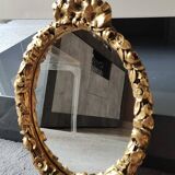 Hollywood Regency style oval Victorian mirror. In antique gold wood. 31 x 21cm