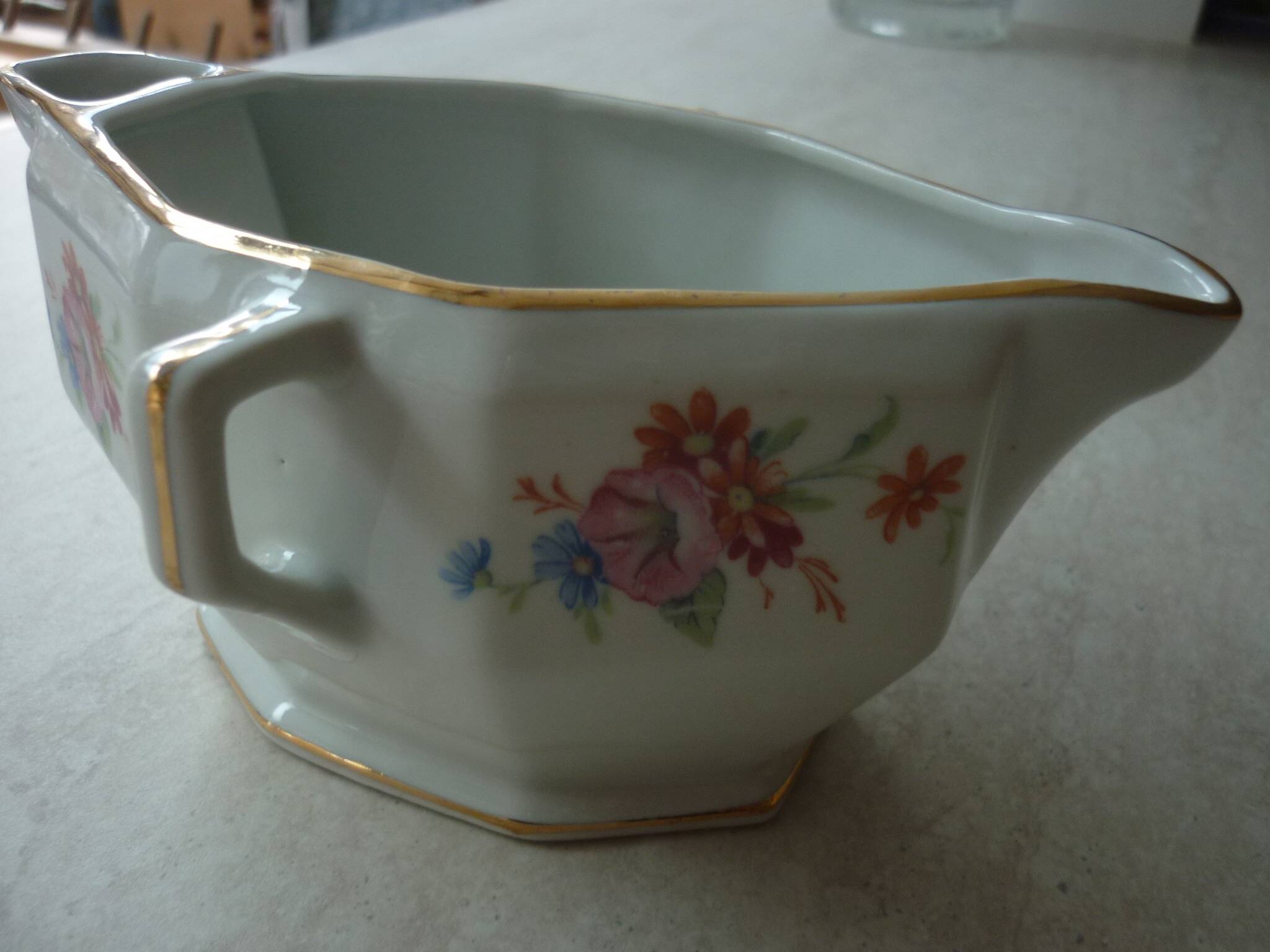 Porcelain lean/fat sauce boat