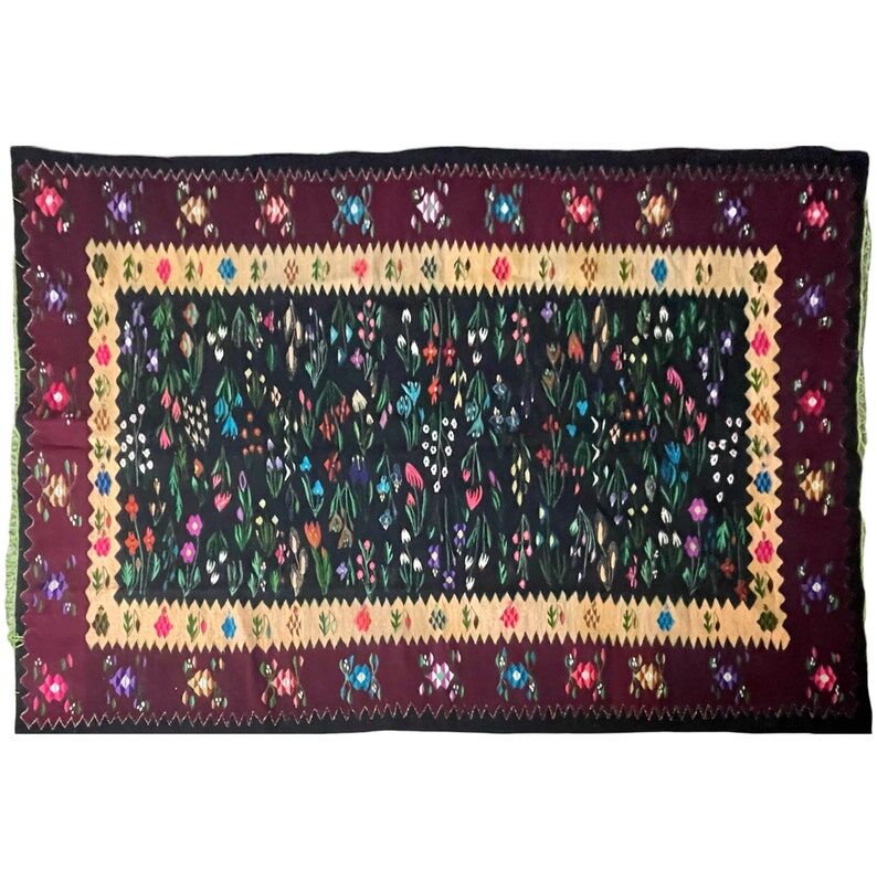 Oltenian floral beautiful rug, large size for a livingroom, handmade in wool in Romania