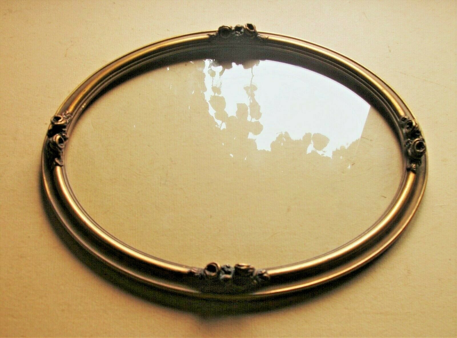Oval frame in wood and gilded stucco in Louis XVI style - late 19th century