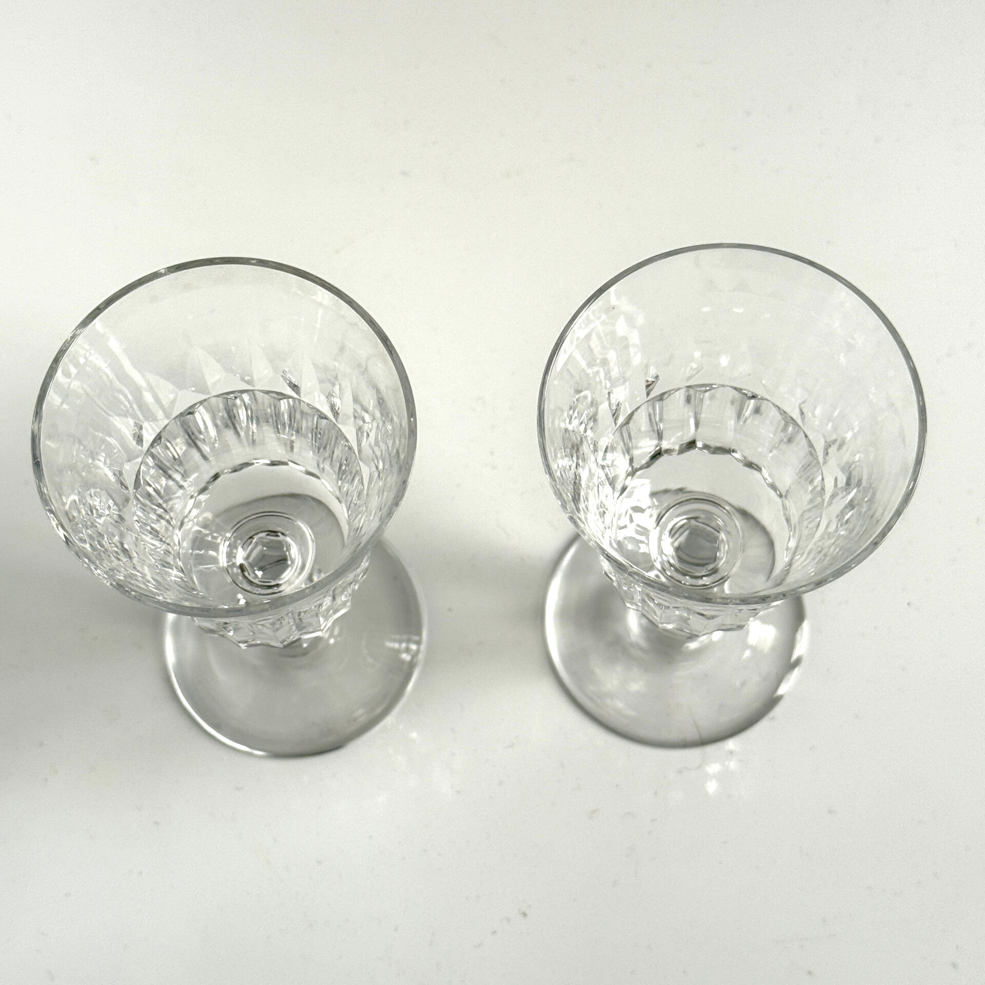 2 verres à vin Baccarat modèle Navarre
