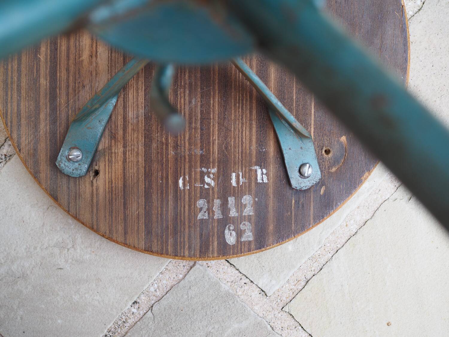 Tabouret industriel d’usine métal et bois