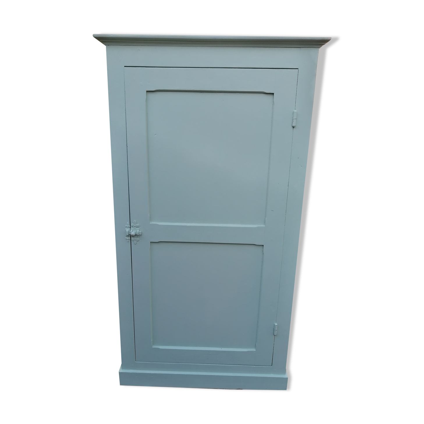 Parisian wardrobe or bonnetière