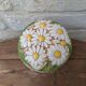 Boite ronde avec couvercle en barbotine à décor de marguerite Holland Mold