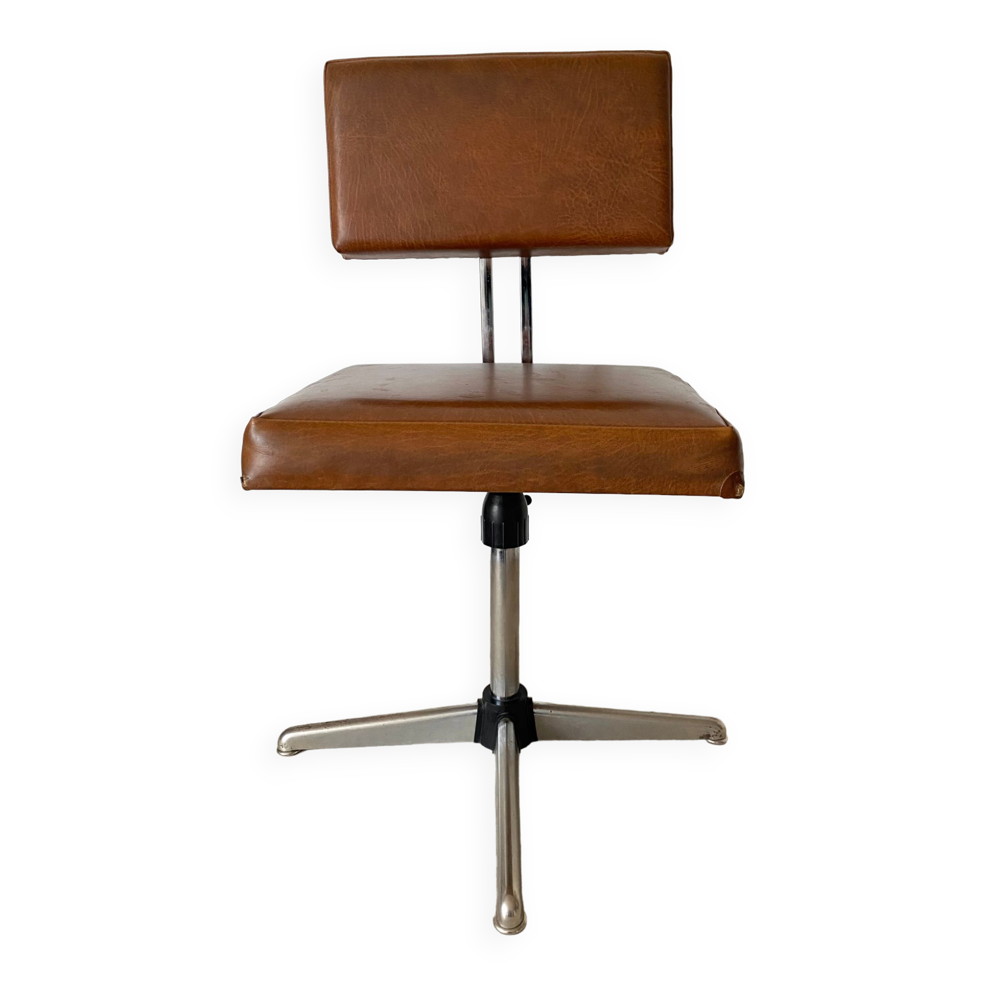 Vintage industrial office chair in skaï