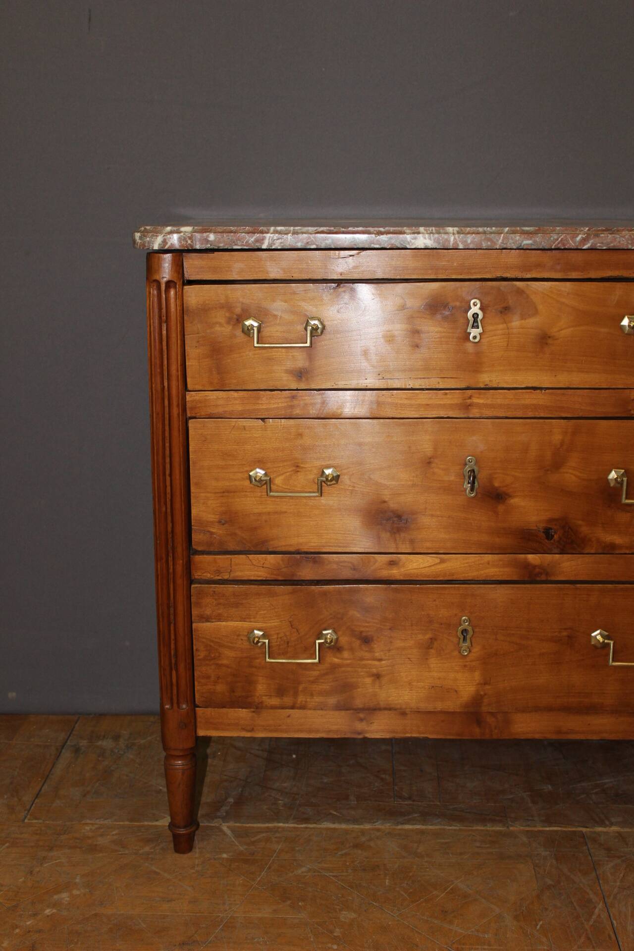 Louis XVI commode in cherry wood, 18th century.