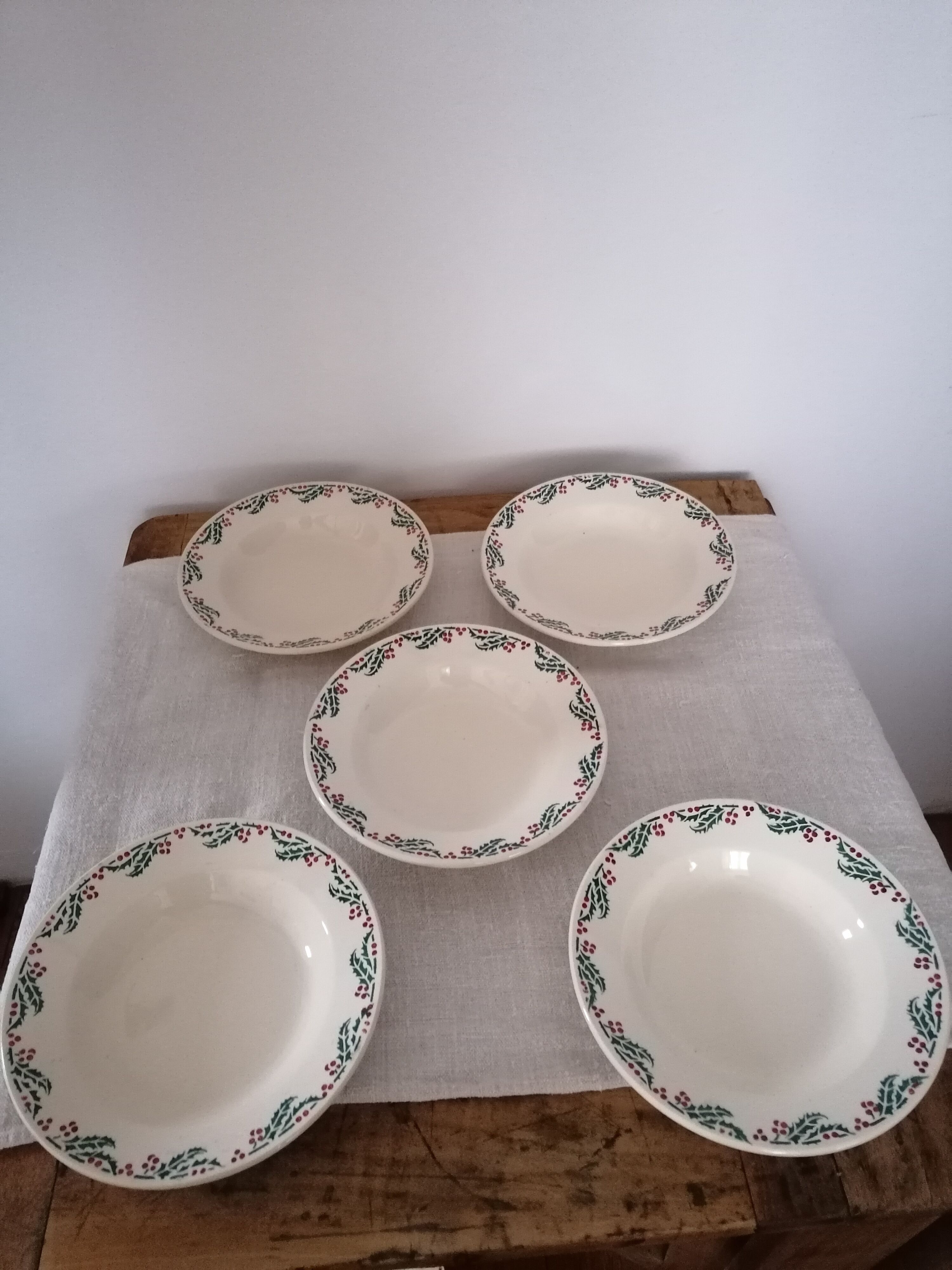 Assiettes en faïence houx