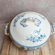 Grande soupière ancienne en terre de fer Creil et Montereau – Perruche