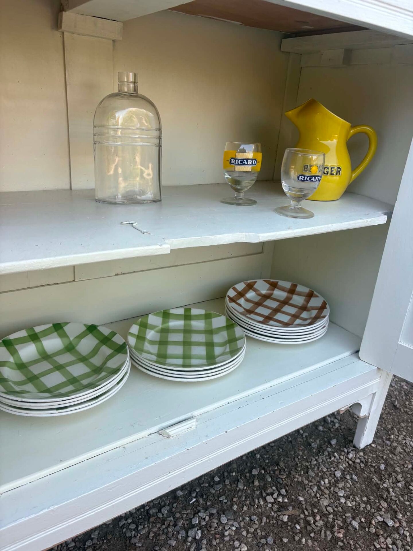 Old buffet revamped – chic vintage country style