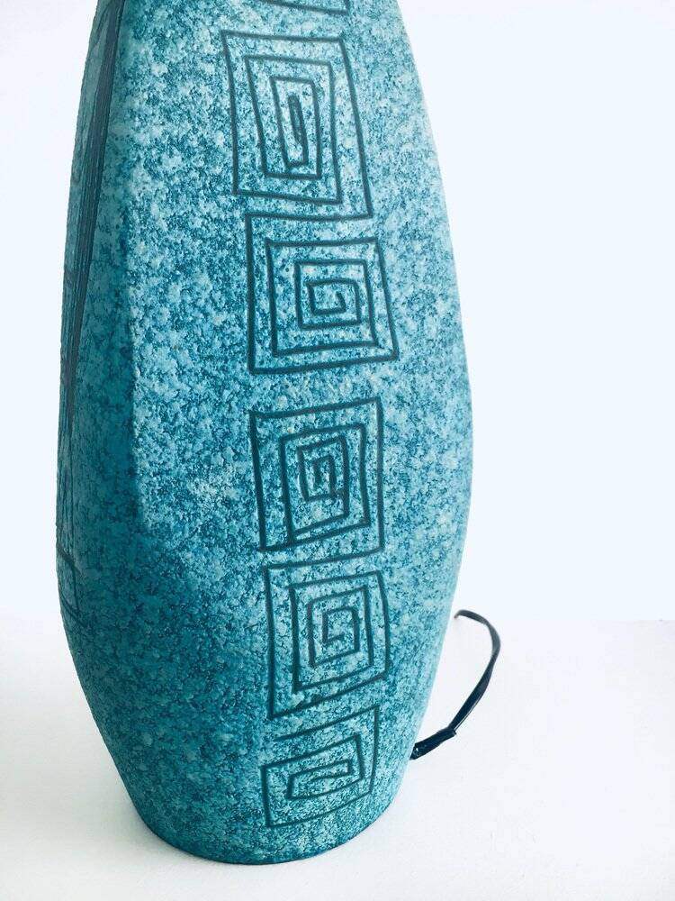 Art ceramics sgraffito table lamp attributed to Alvino Bagni for Raymor, Italy, 1960s.