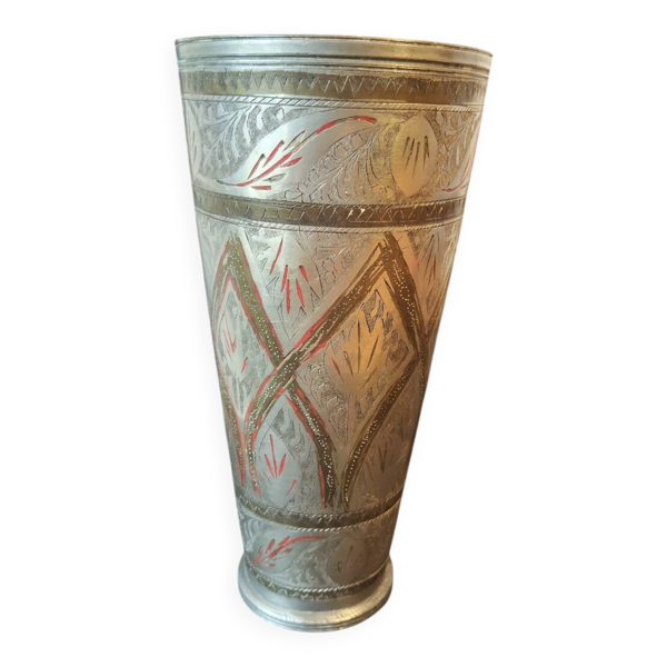 Verre à lassi ancien en laiton gravé, artisanat indien