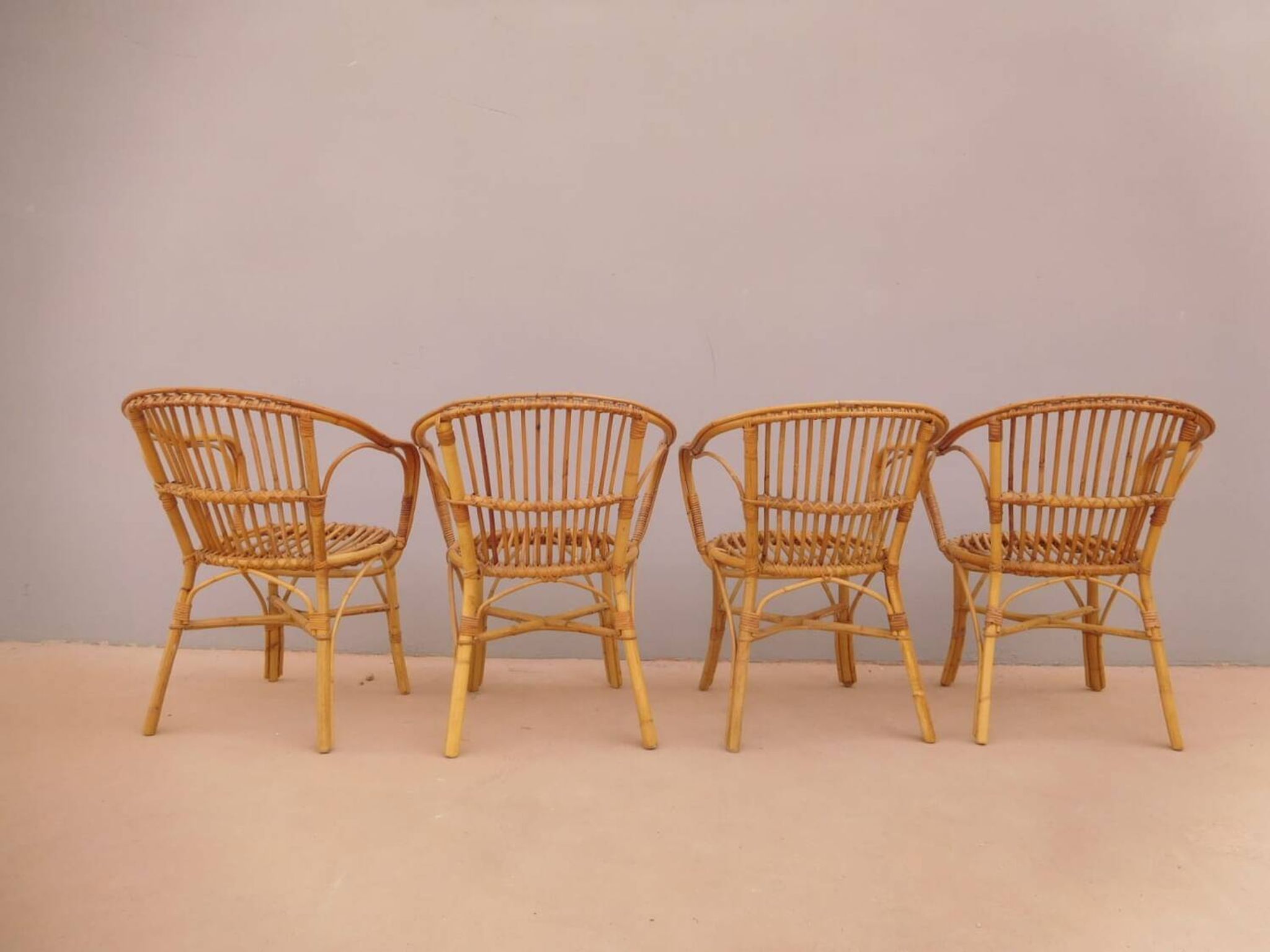 Ensemble table et chaises en rotin
