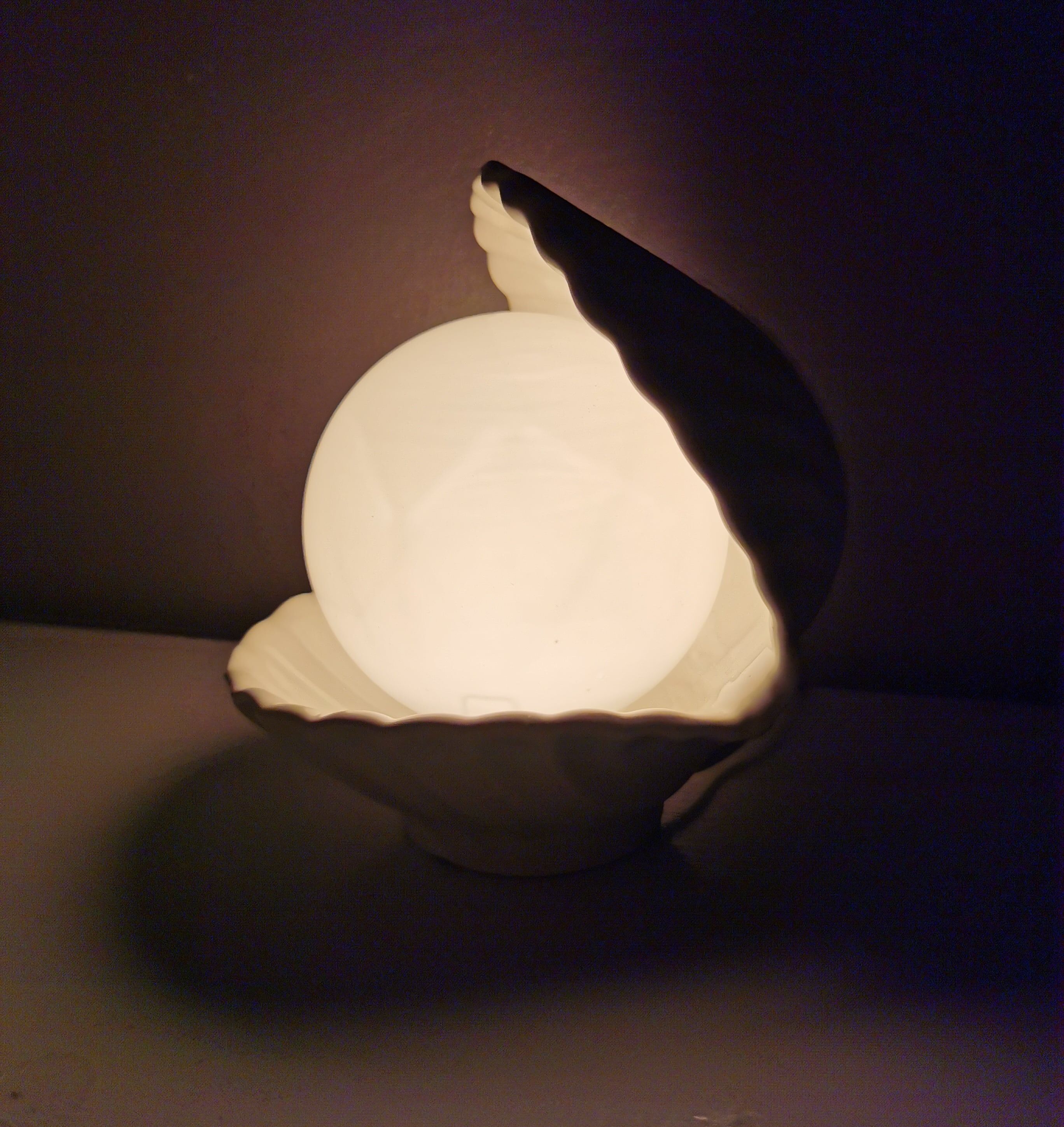 Vintage ceramic table lamp oyster with pearl, from the '80s