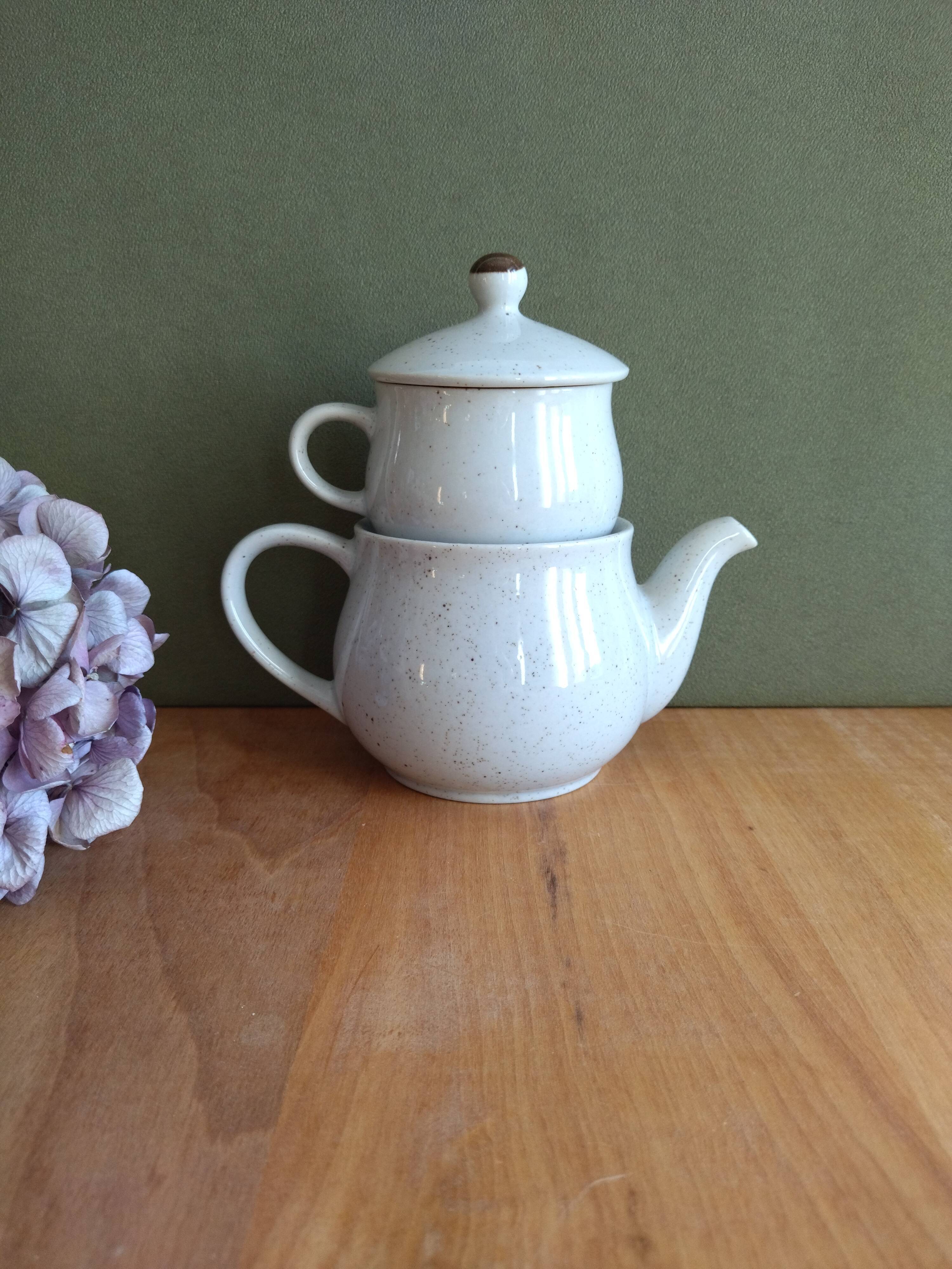 Teapot set and vintage pierrot cup