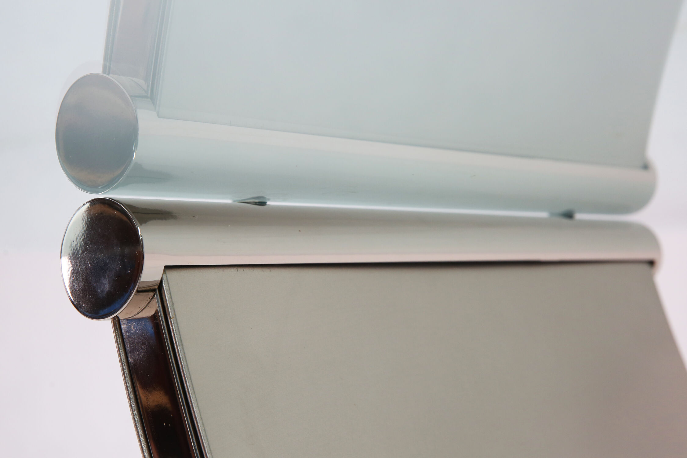 Belgo Chrom dining table in brushed stainless steel and glass top