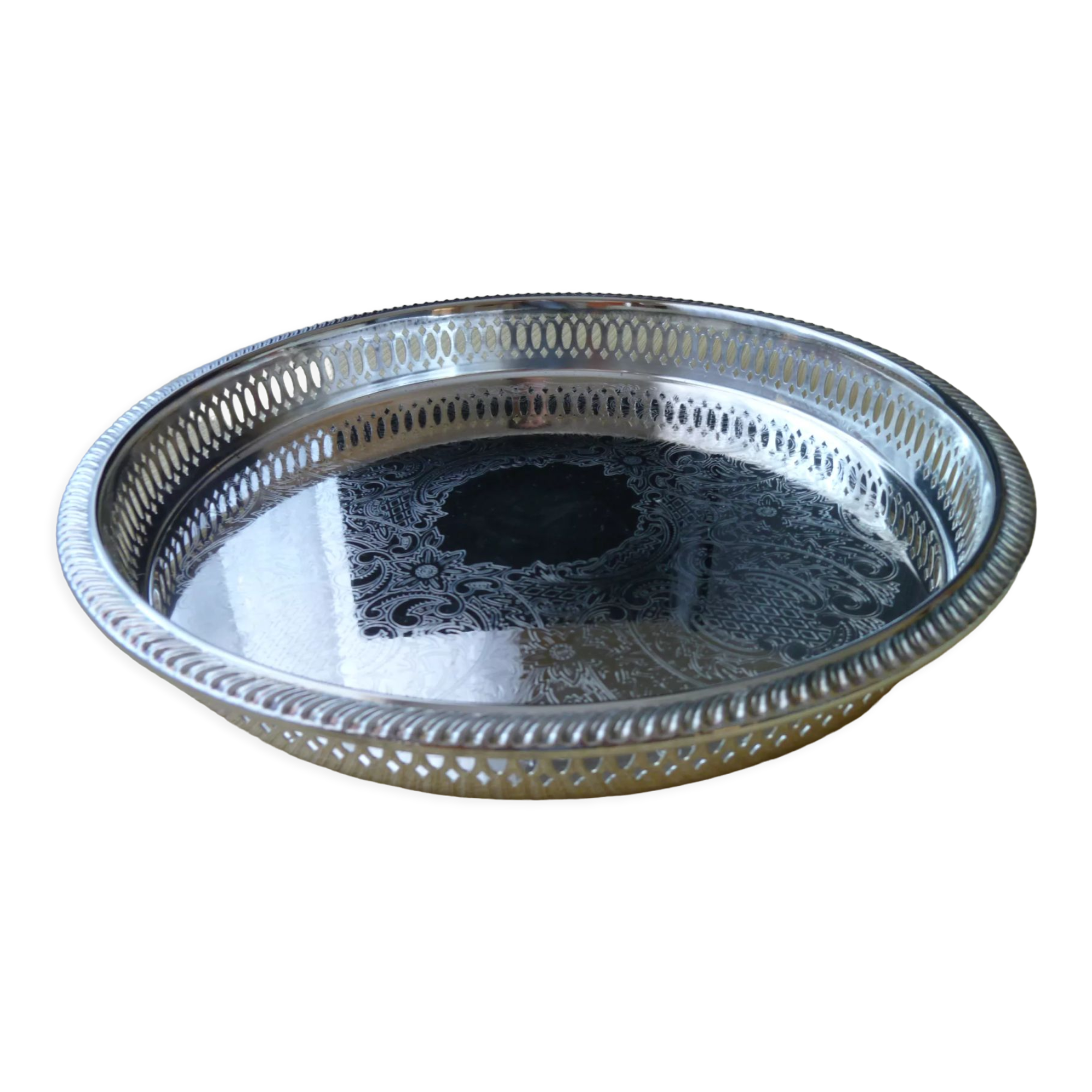 Silver metal serving top28 cm engraved decoration, openwork border