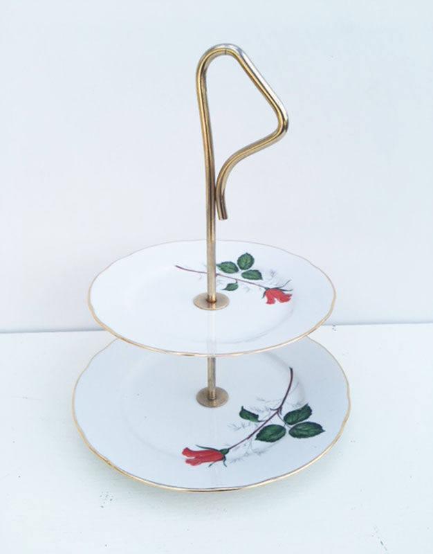 Serviteur doré et porcelaine