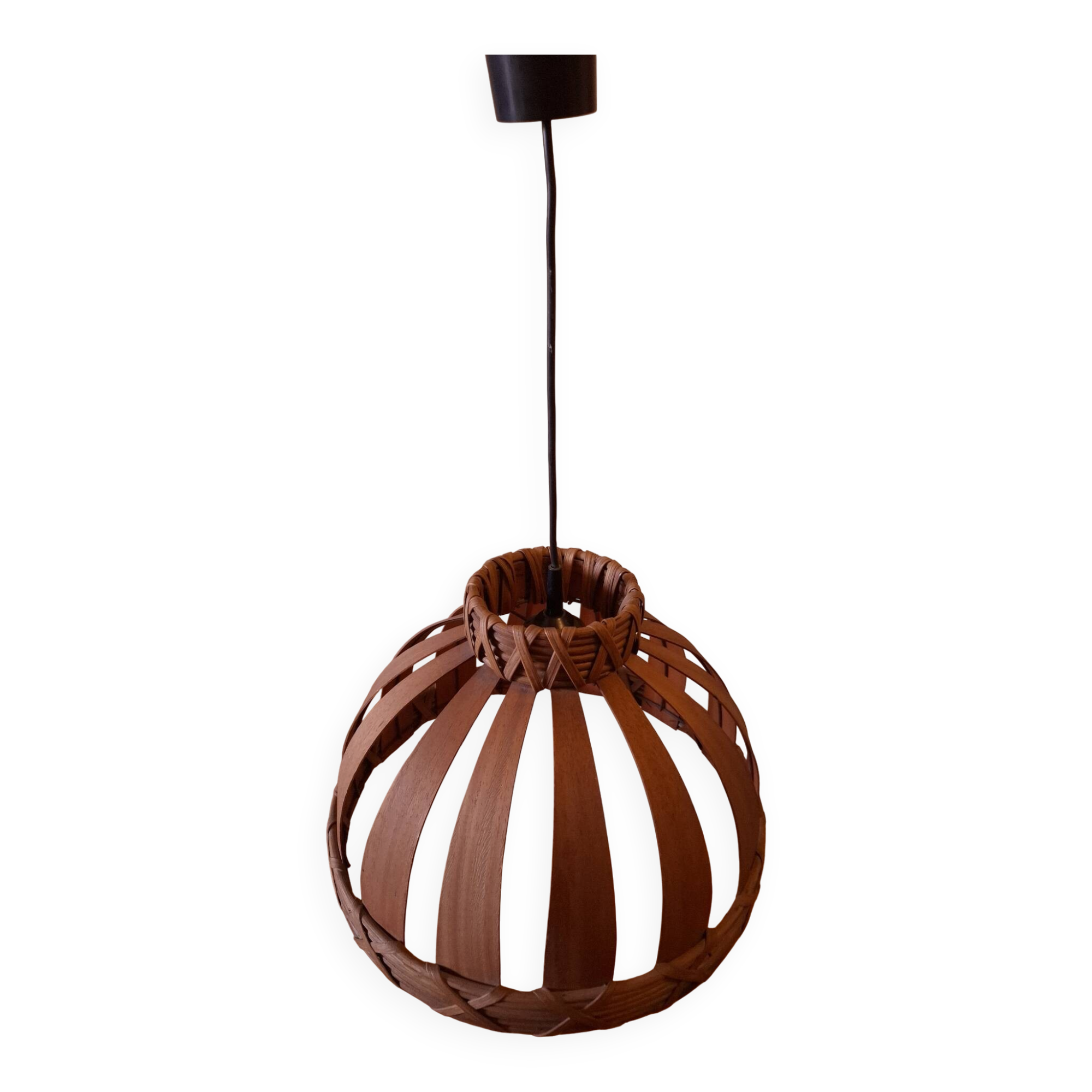 Scandinavian wooden slat suspension