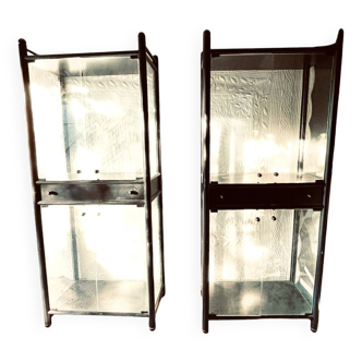2 vitrines signées Baumann